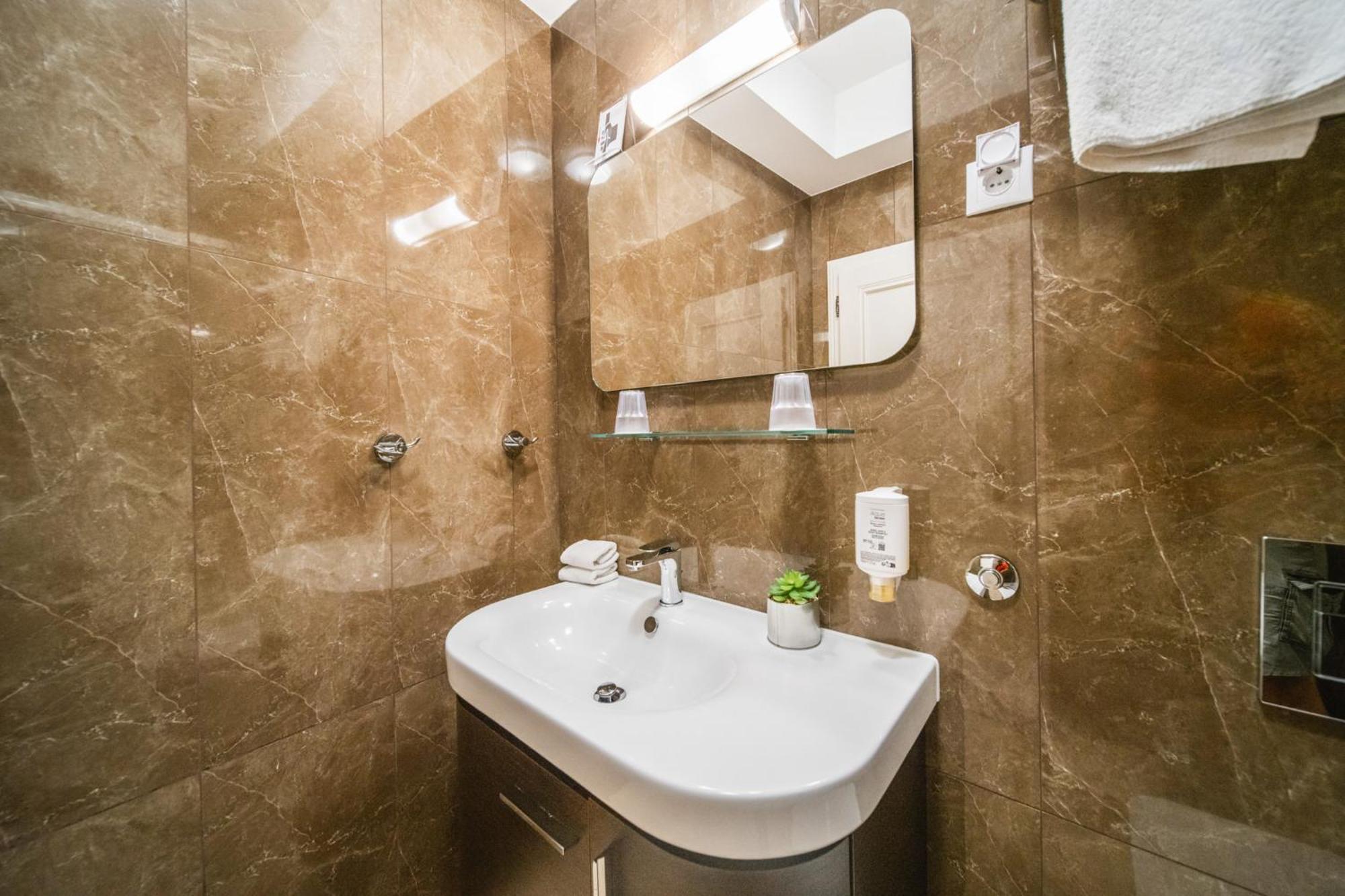 Sunce Palace Apartments With Free Offsite Parking Дубровник Екстериор снимка