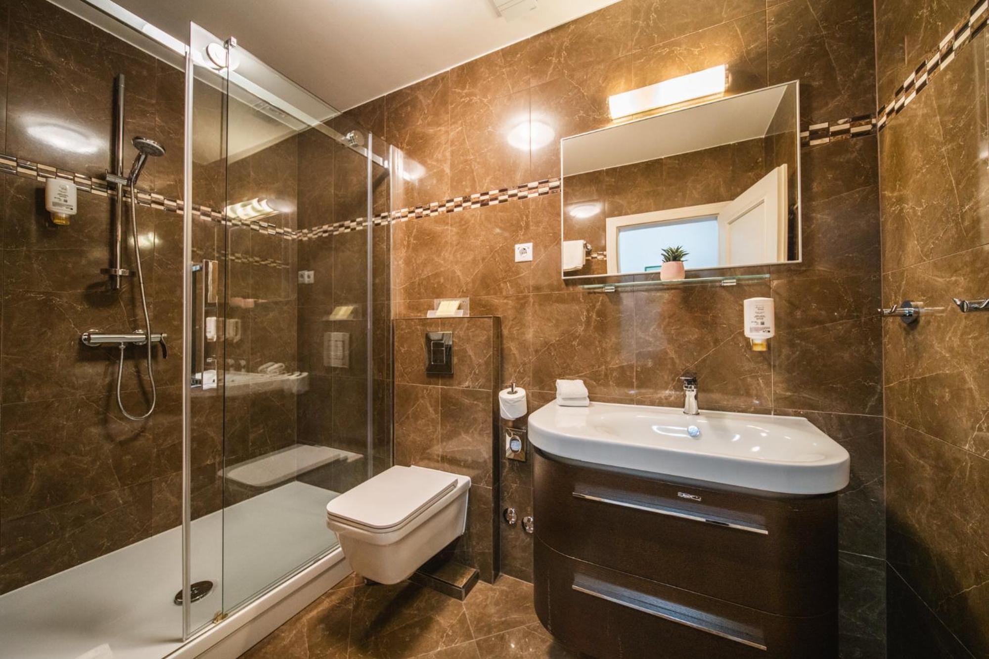 Sunce Palace Apartments With Free Offsite Parking Дубровник Екстериор снимка
